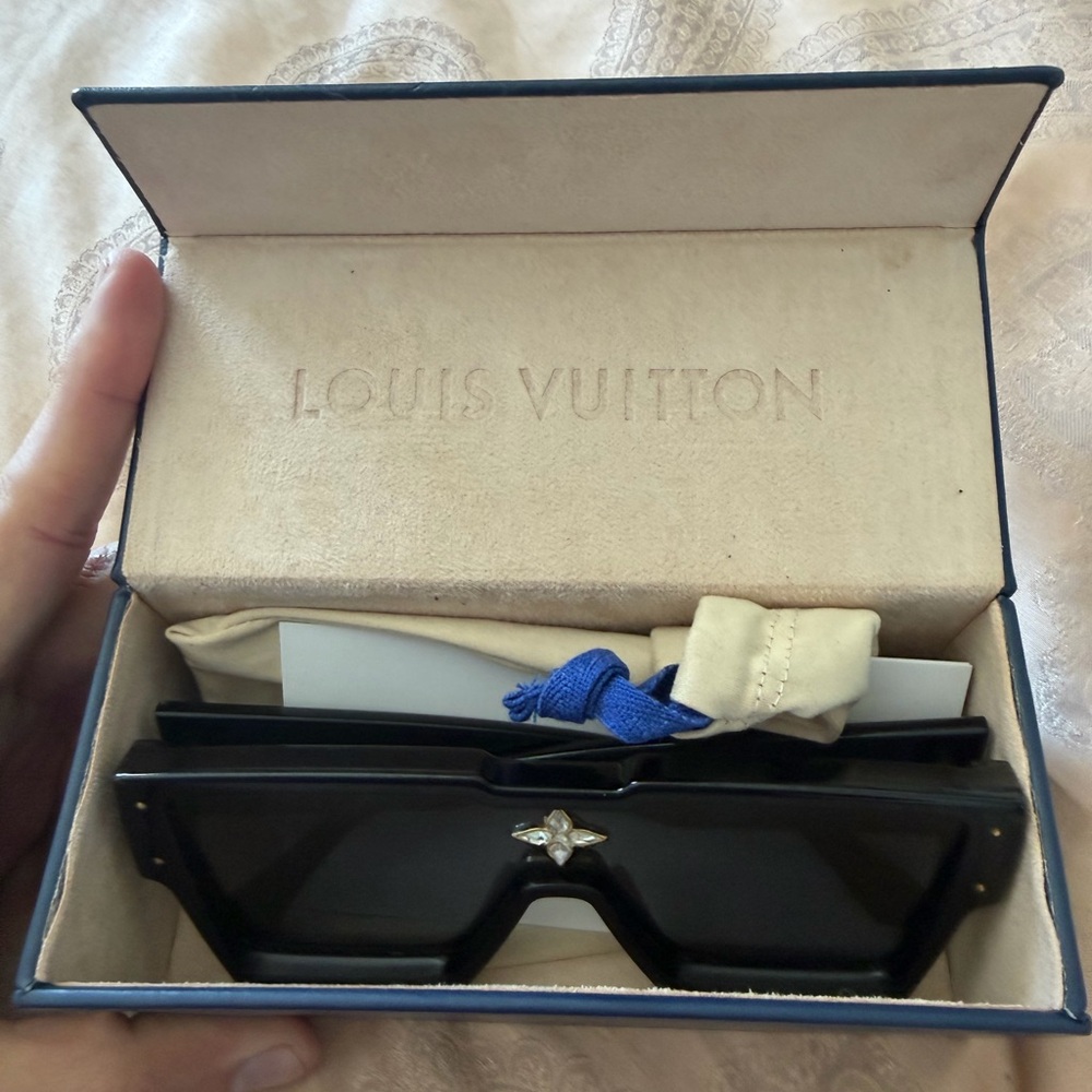 Louis Vuitton Black Shield Sunglasses with Gold Accents - Picture 2 of 13